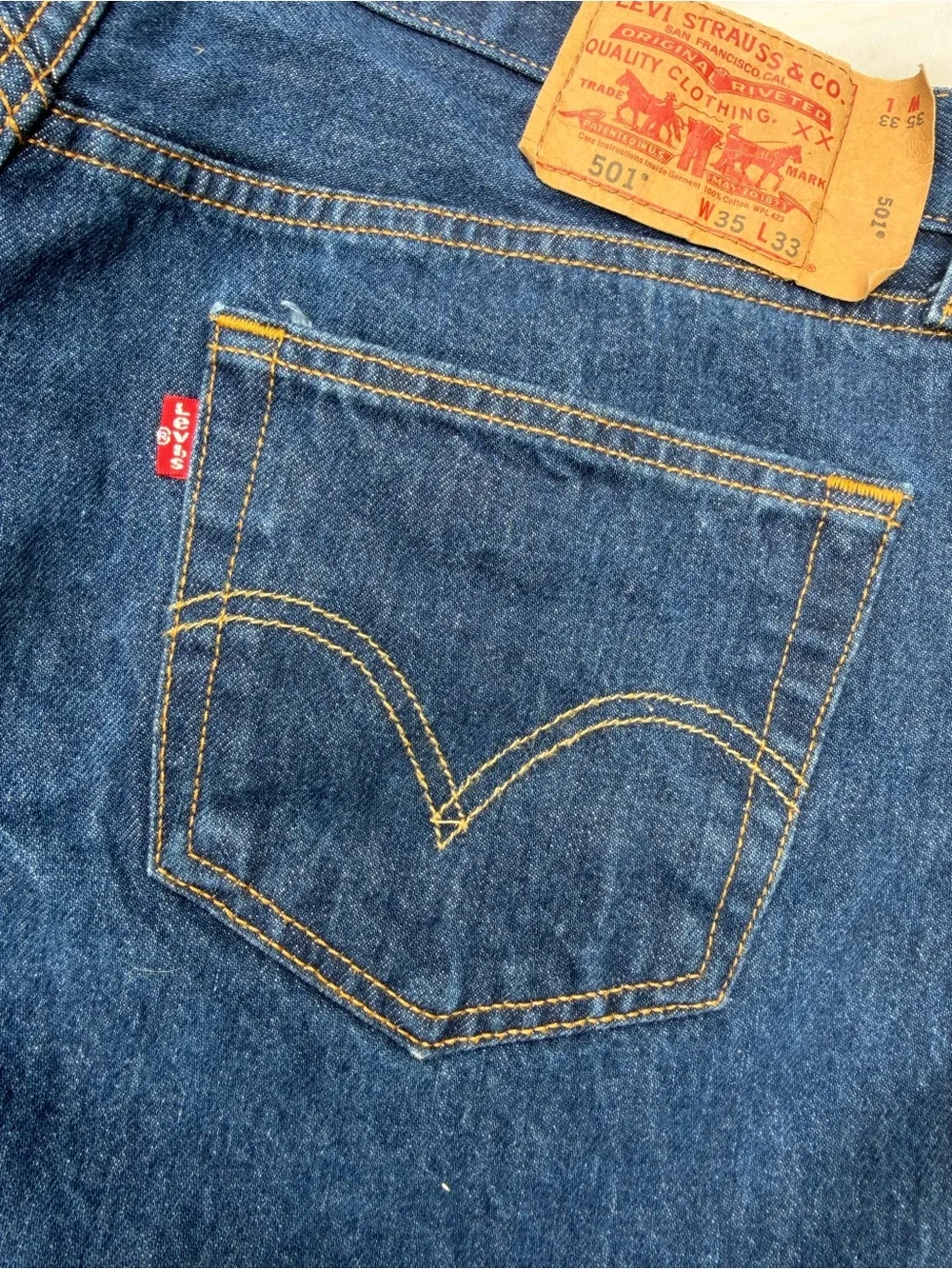 Levi's 501 Original Fit Button Fly Jeans Like New Medium Wash 35x33 Men’s Denim